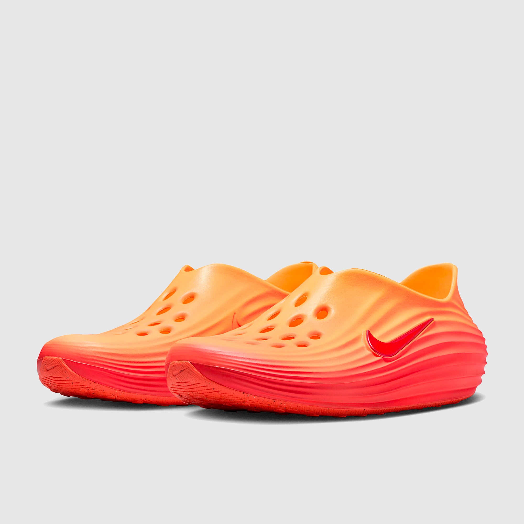 Nike Sportswear ReactX Rejuven8 - Topaz Gold/Lt Crimson/Turf Orange -  Trainers