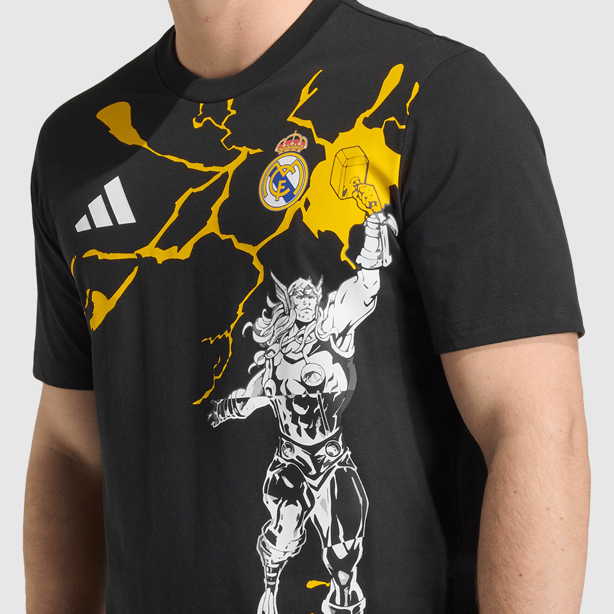 REAL MADRID スーパースターズ Tシャツ M adidas Real Madrid 25/26 x Marvel T-Shirt - Black - Mens Replica
