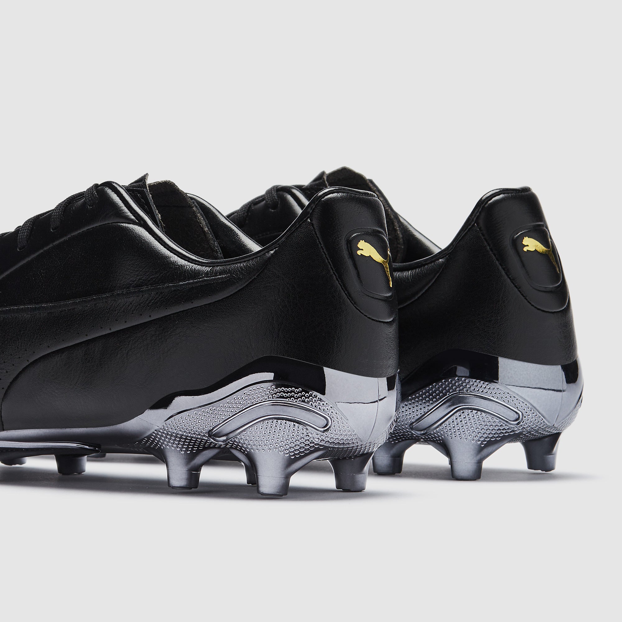 シューズ PUMA KING PLATINUM FG AG PUMA King Platinum FG/AG - PUMA Black/Metallic Gold LIMITED EDITION